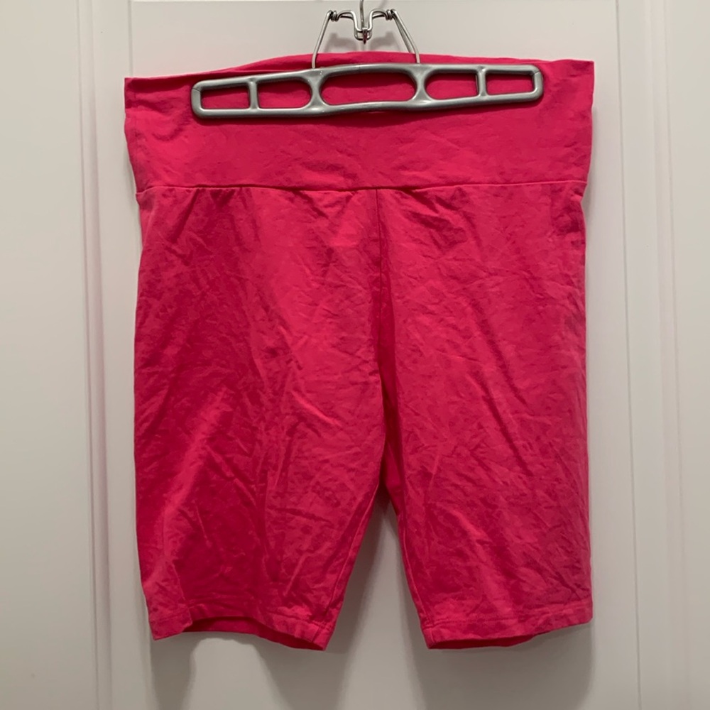 New Pink U 2 B shorts 🩳